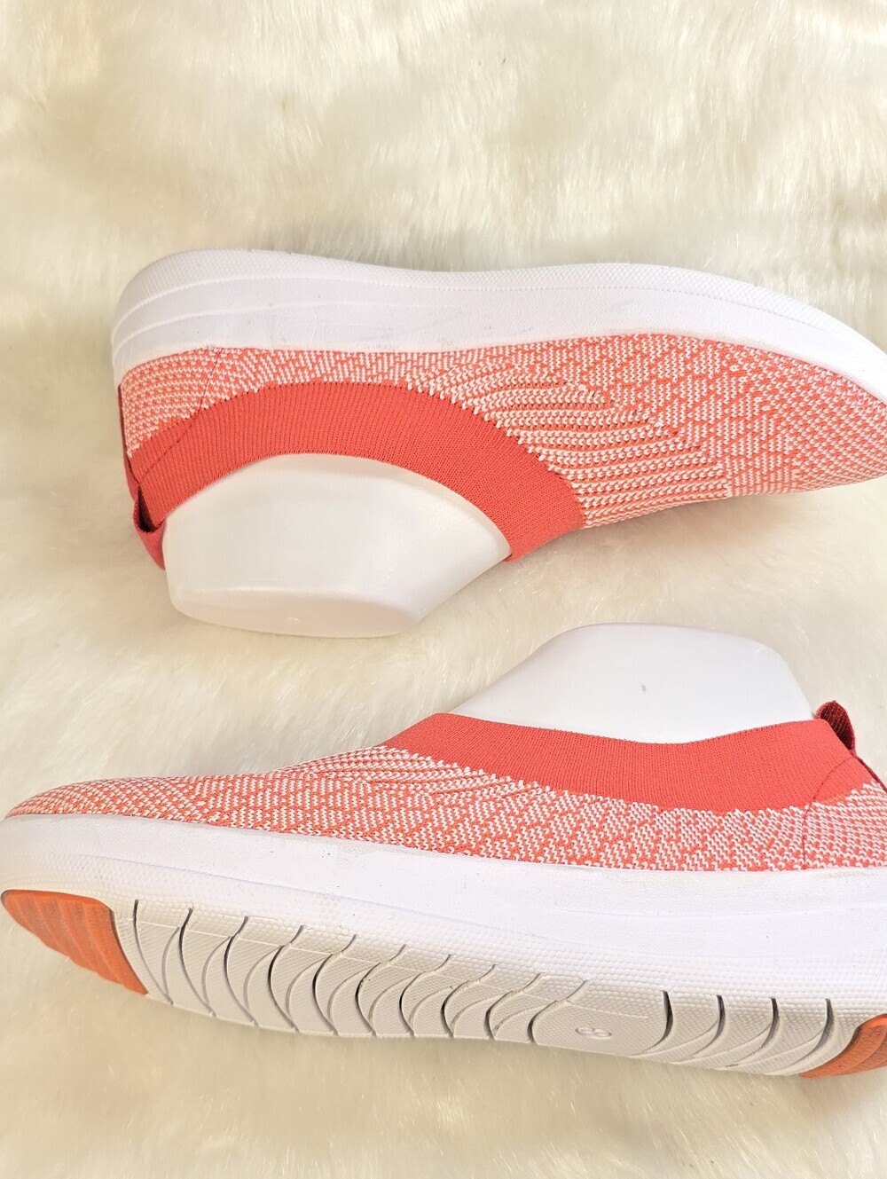 FormOFocus Women's Coral/White Slip-Ons